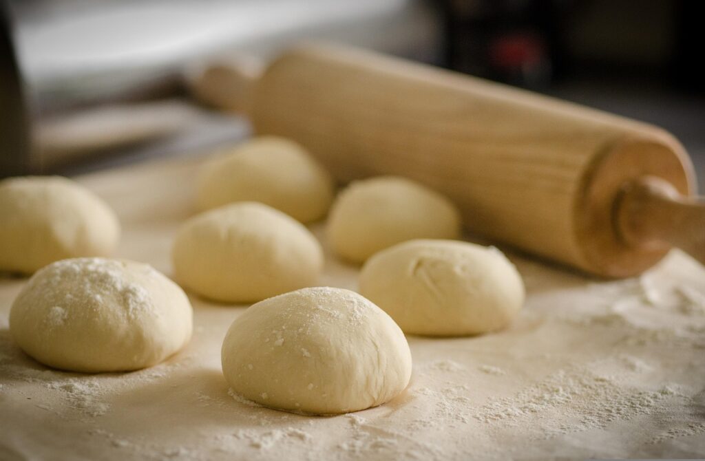秋にぴったりの温かい料理を簡単に作るレシピは？